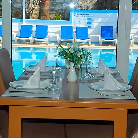 Temple Hotel 3*